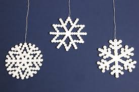 Vločky a hvězdy – tvoření ze zažehlovacích Hama korálků (4+)